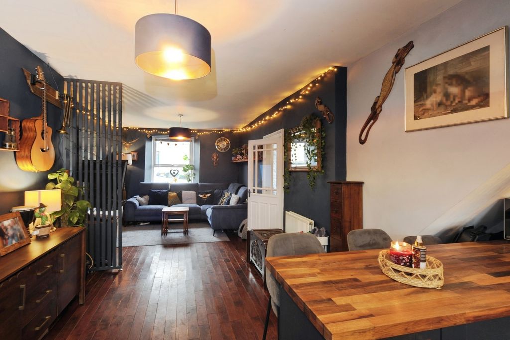 Property photo 3 of 11 Pbox-Img.Jpg