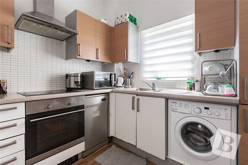 Property photo 2 of 10 Kitchen