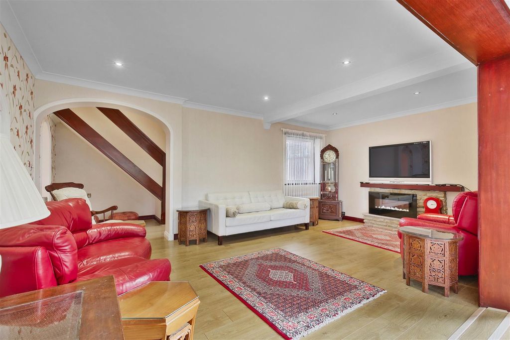 Property photo 3 of 30 1559066685 - 11.Jpg