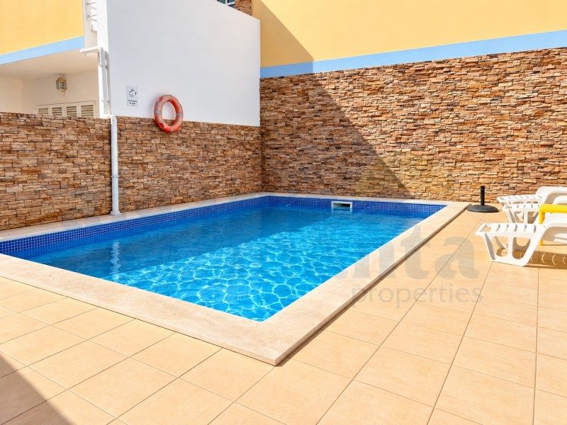Property photo 2 of 48
