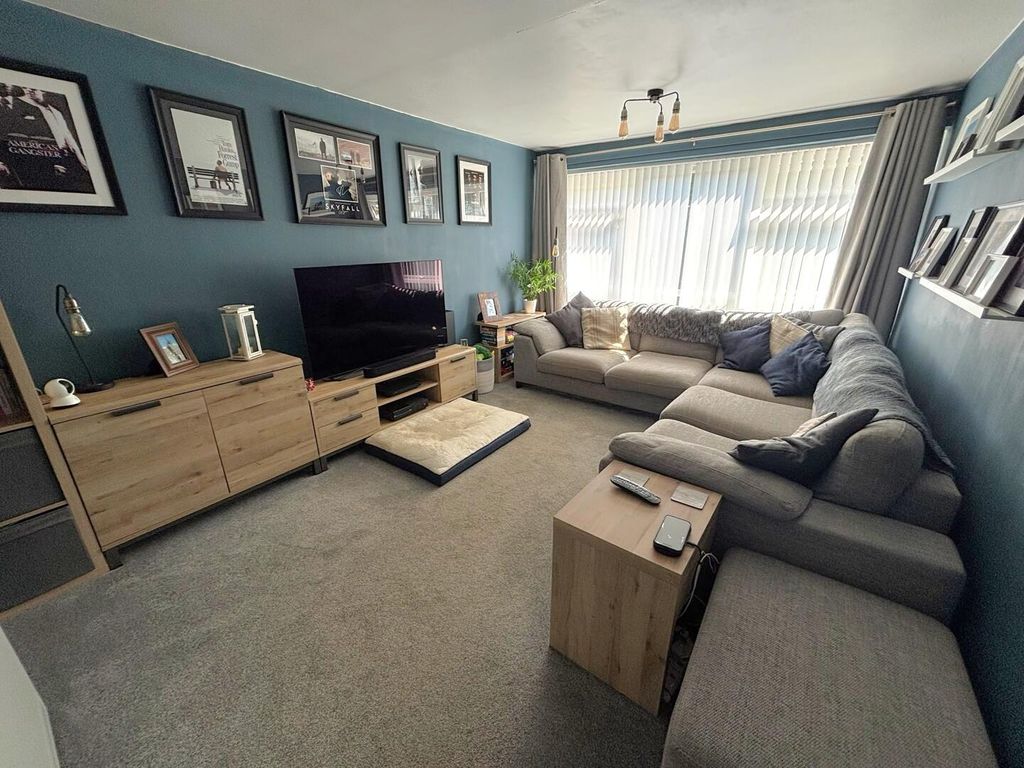 Property photo 2 of 10 Living Room