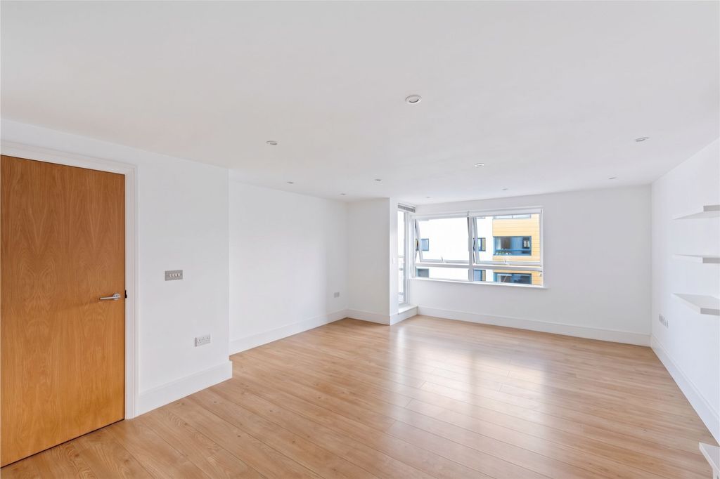 Property photo 2 of 8