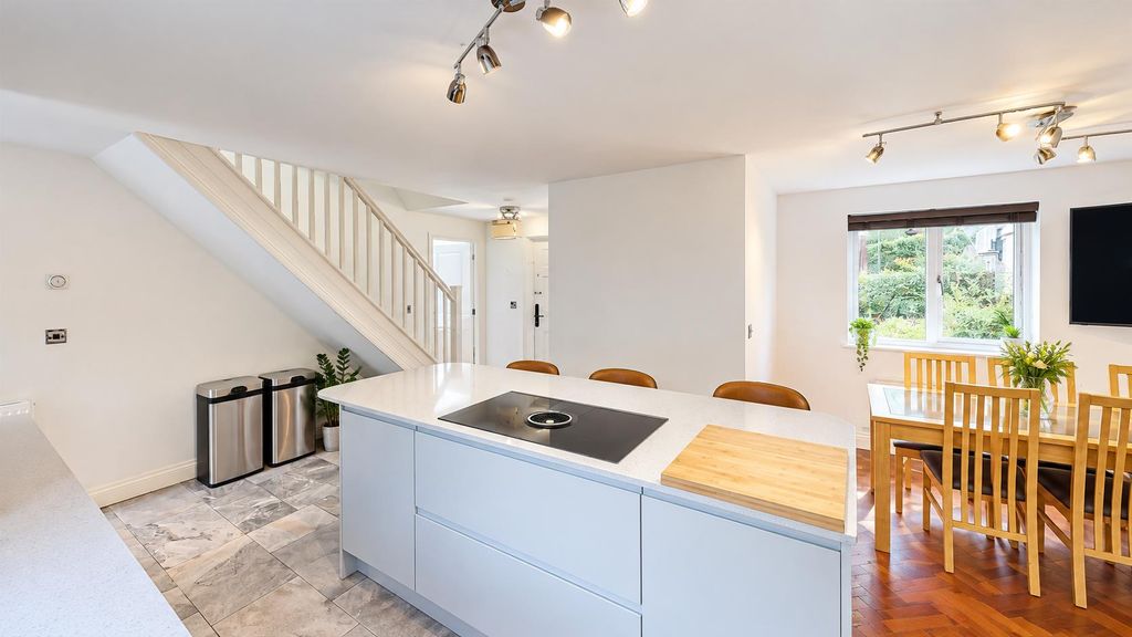 Property photo 3 of 22 D4Cb9DC5-3820-44Ac-B6D7-56Eddff9B81C.Png