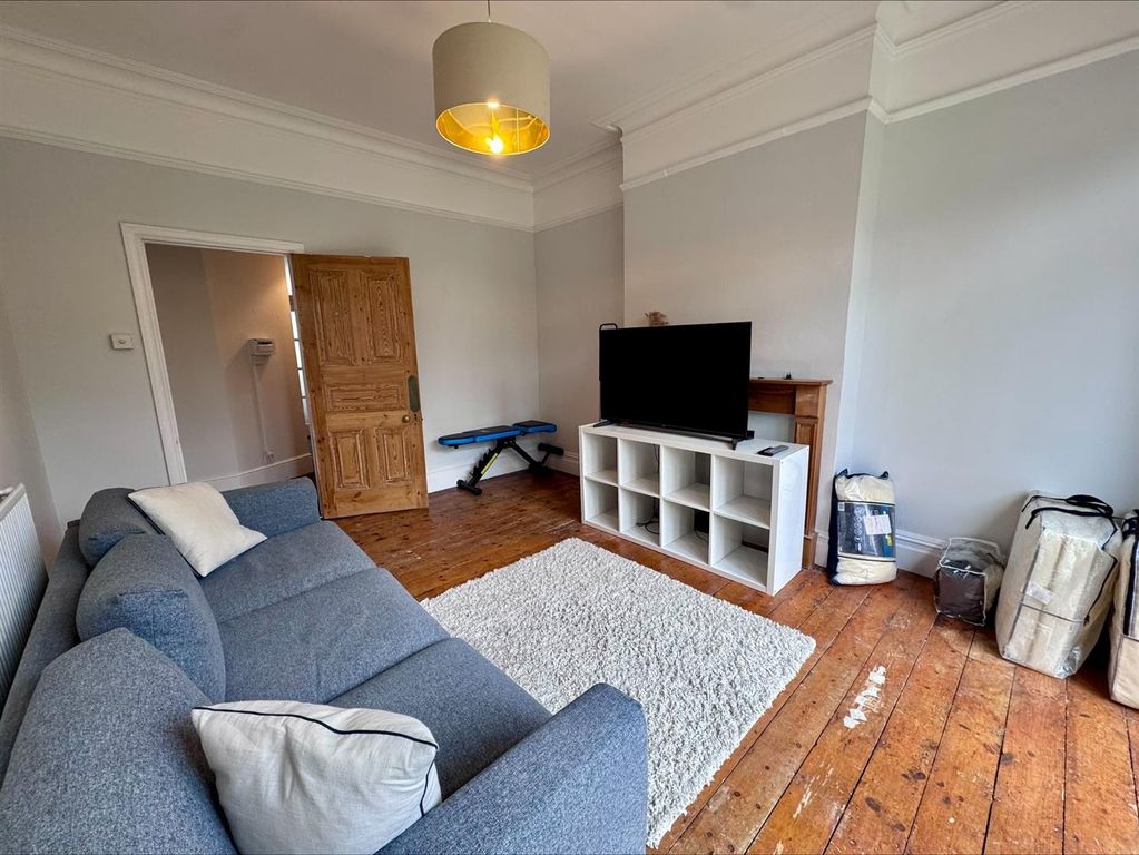 Property photo 3 of 13 Lounge