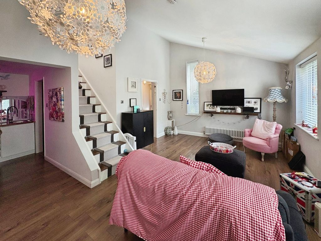Property photo 2 of 11 Pbox-Img.Jpg