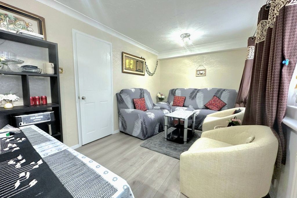 Property photo 3 of 7 Picture No. 07