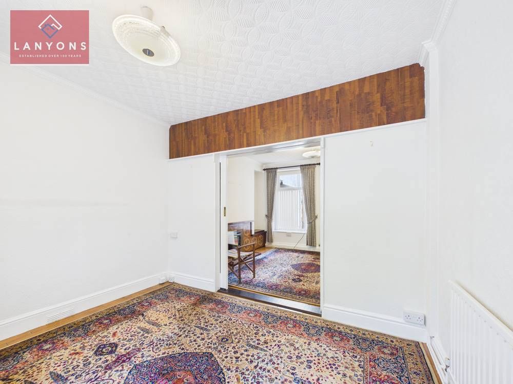 Property photo 2 of 25 Giraffe360-Still012