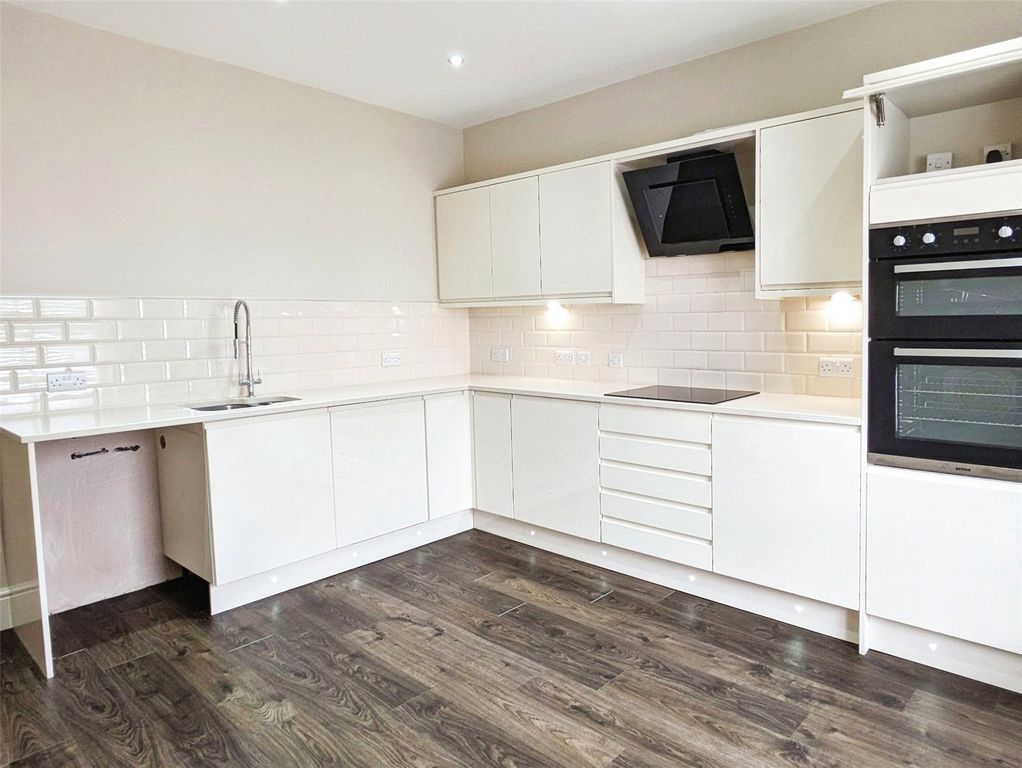 Property photo 3 of 12 Dining Kitchen