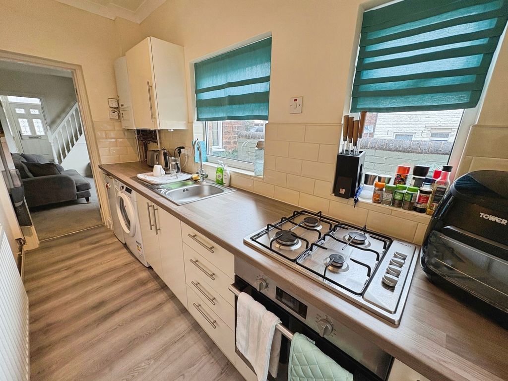 Property photo 3 of 12 Kitchen