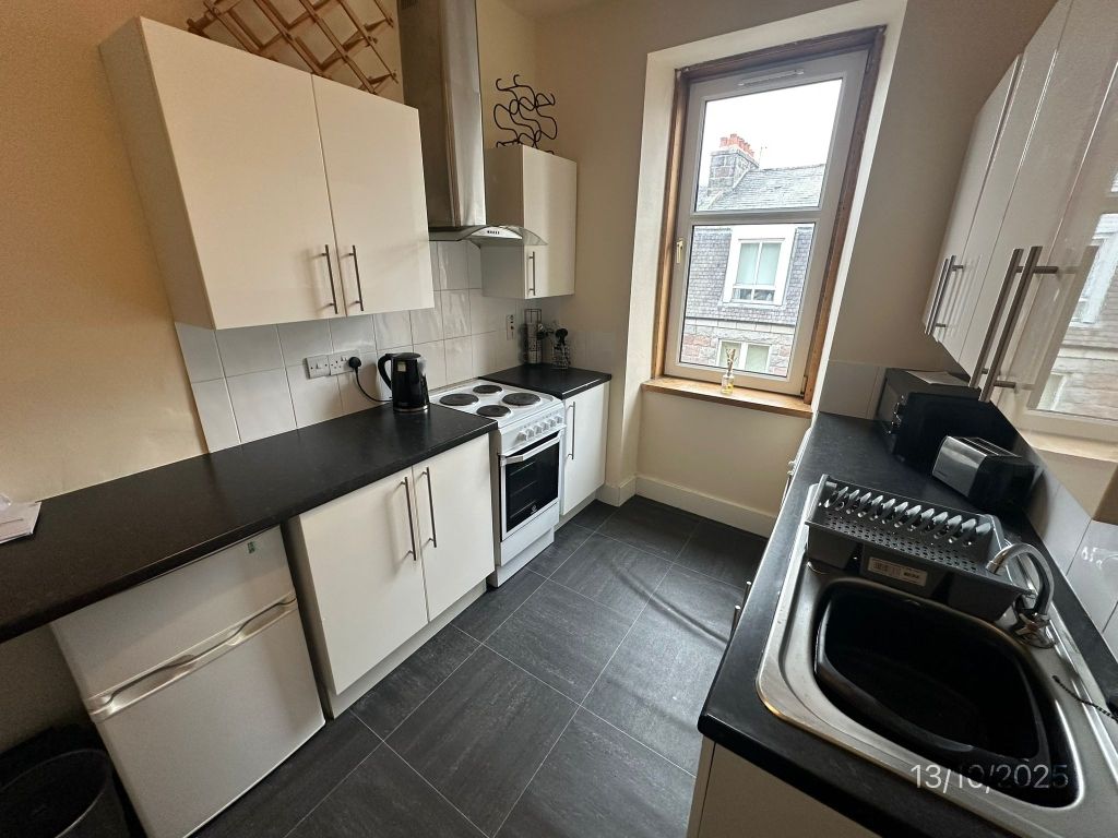 Property photo 2 of 9 Kitchen