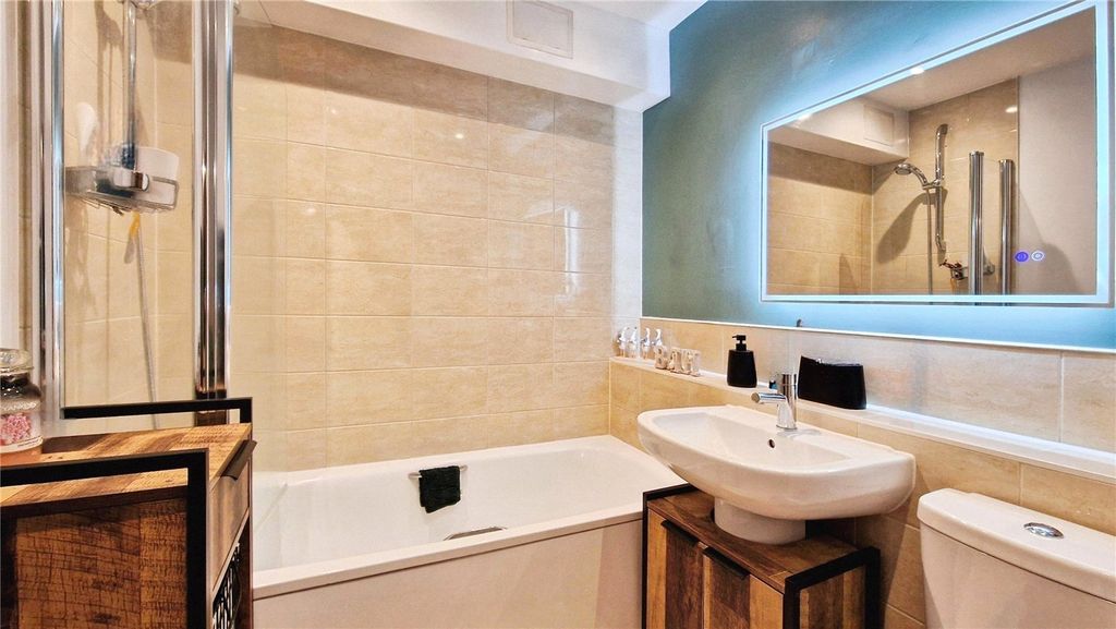 Additional image 5 of 2 bed flat for saleLondon Road, Binfield, Bracknell, Berkshire RG42