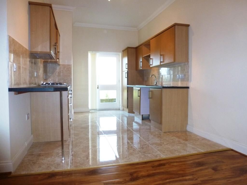 Property photo 3 of 11 Kitchen