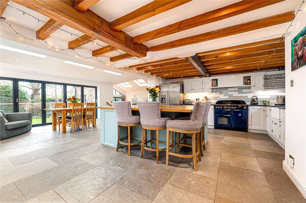 Property photo 2 of 25 Dining Kitchen