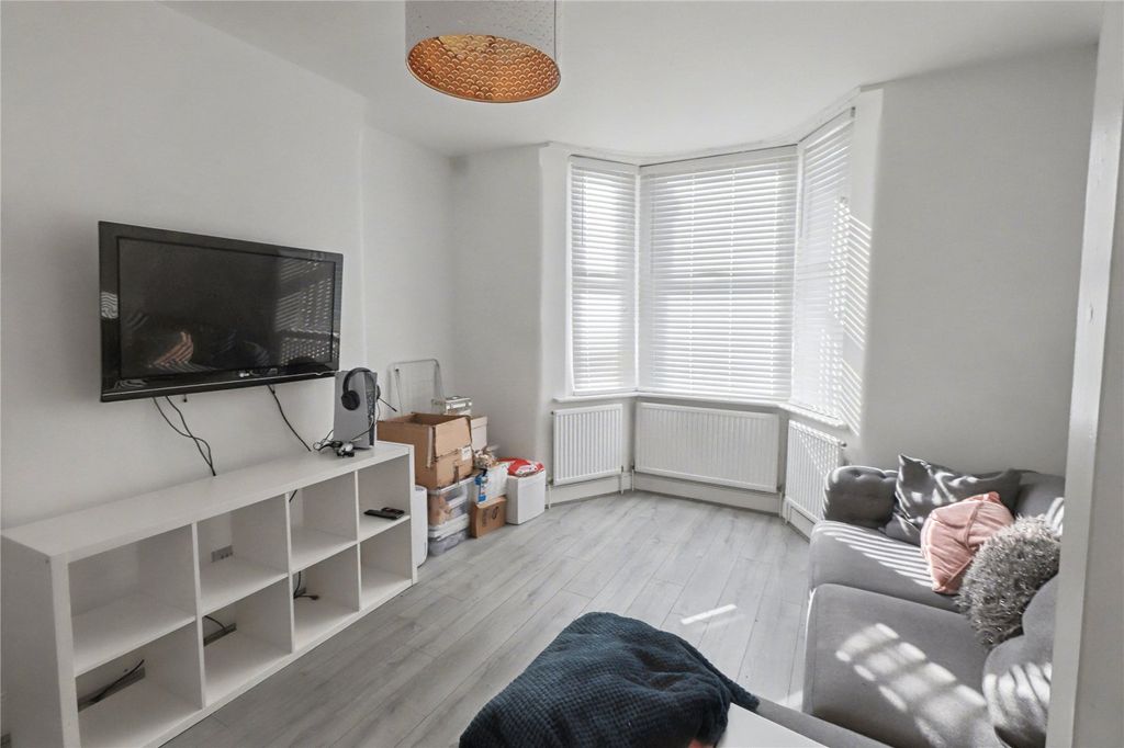 Property photo 2 of 15 Lounge