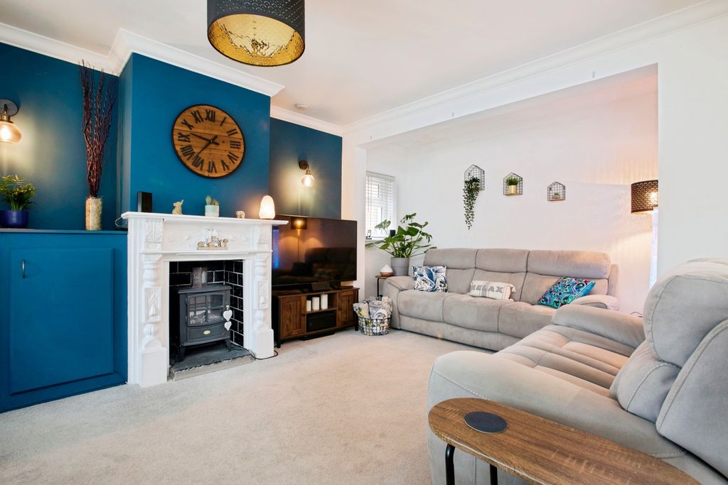 Property photo 2 of 20