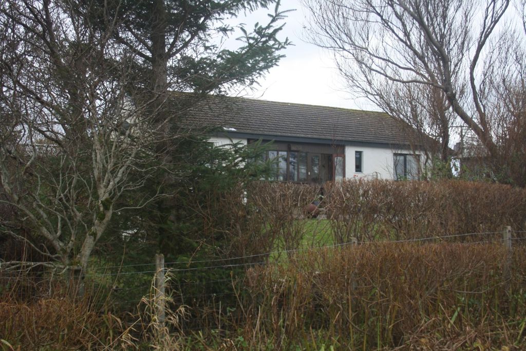 Property photo 1 of 21 Front Garden