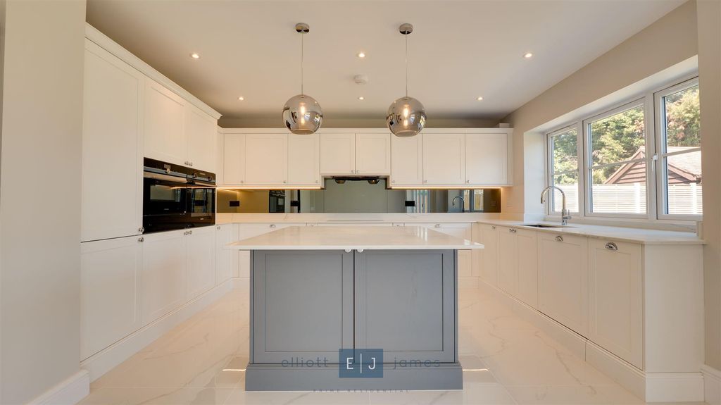 Property photo 3 of 24