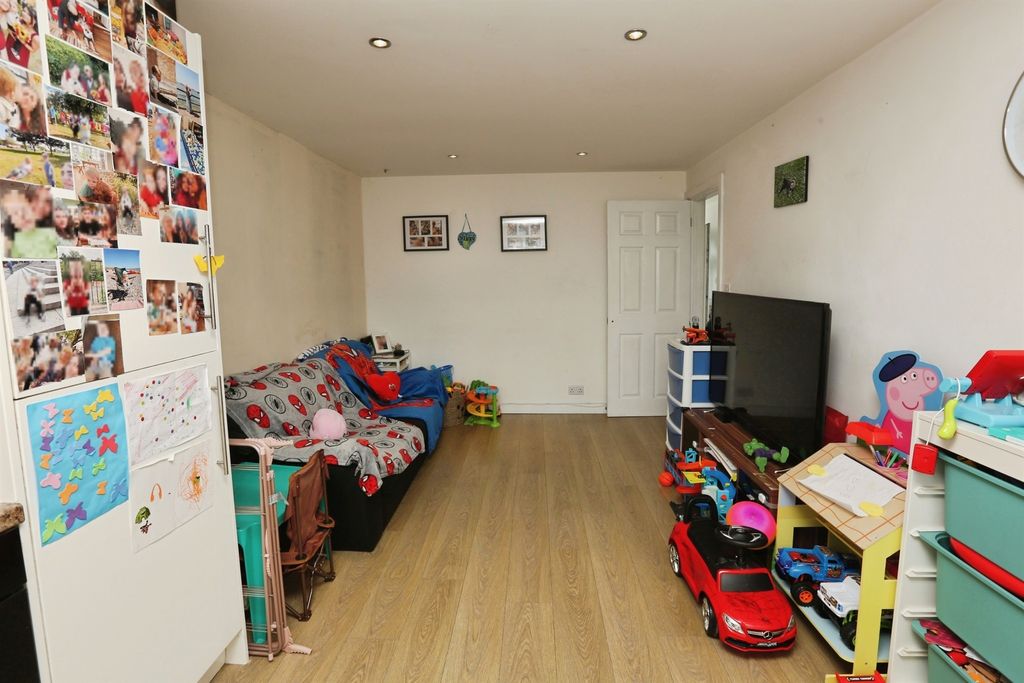 Property photo 3 of 12