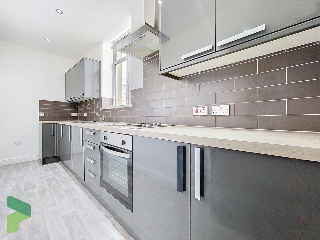 Property photo 2 of 18 Fitted Kitchen