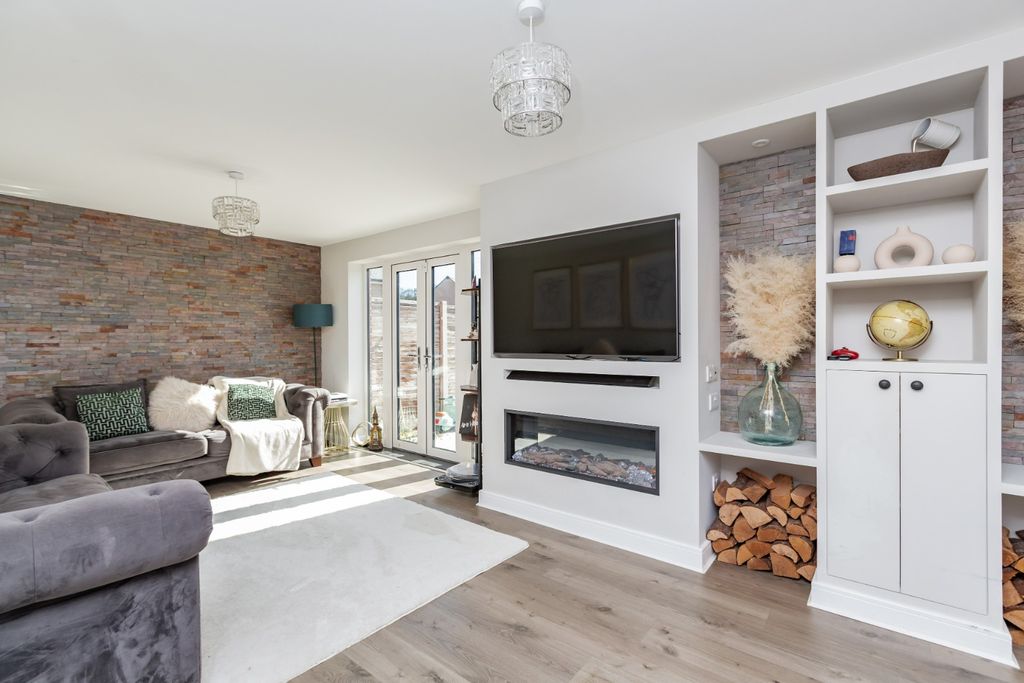Property photo 2 of 20 4028603
