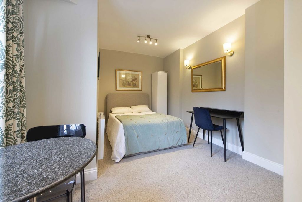 Property photo 3 of 4