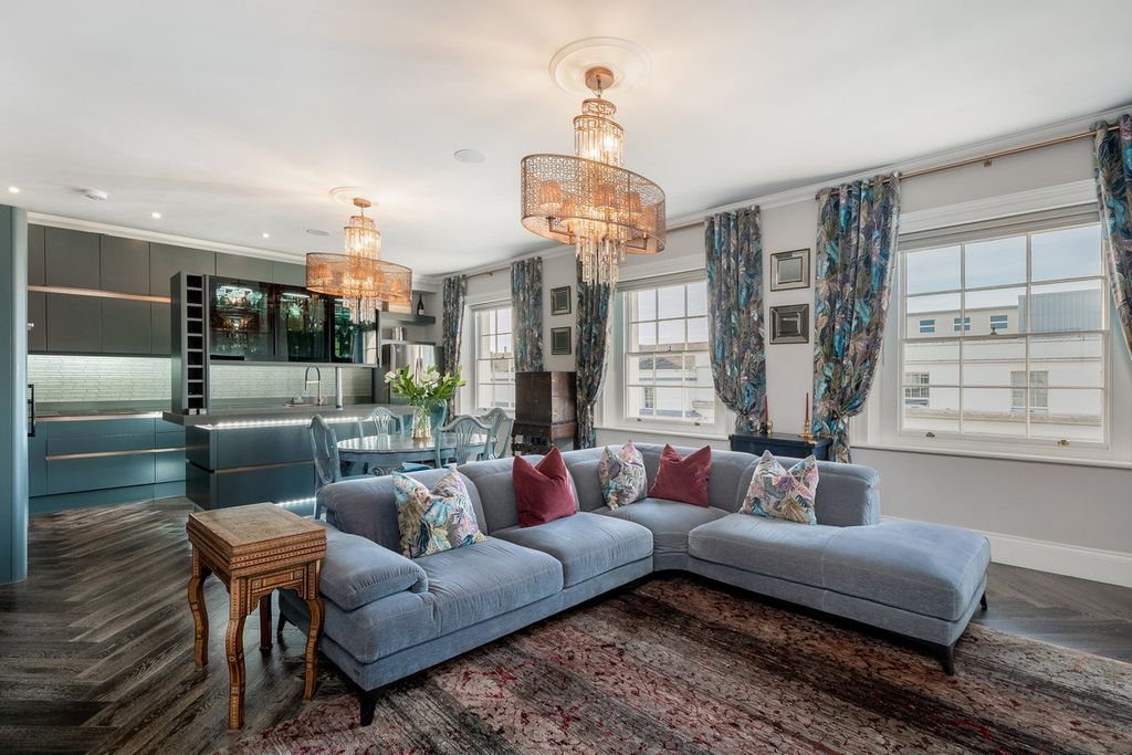 Property photo 3 of 24