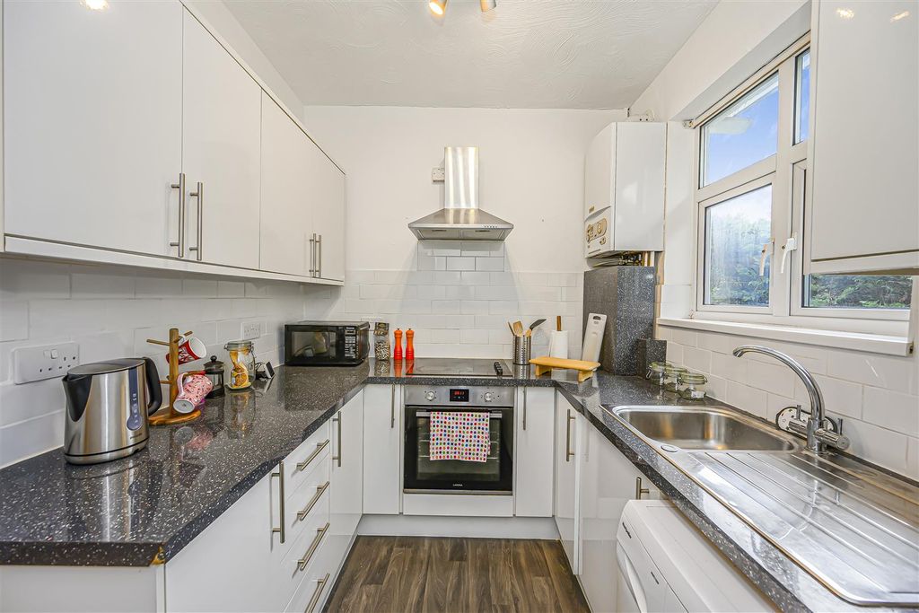 Property photo 3 of 14 53 Avondale Court-3.Jpg