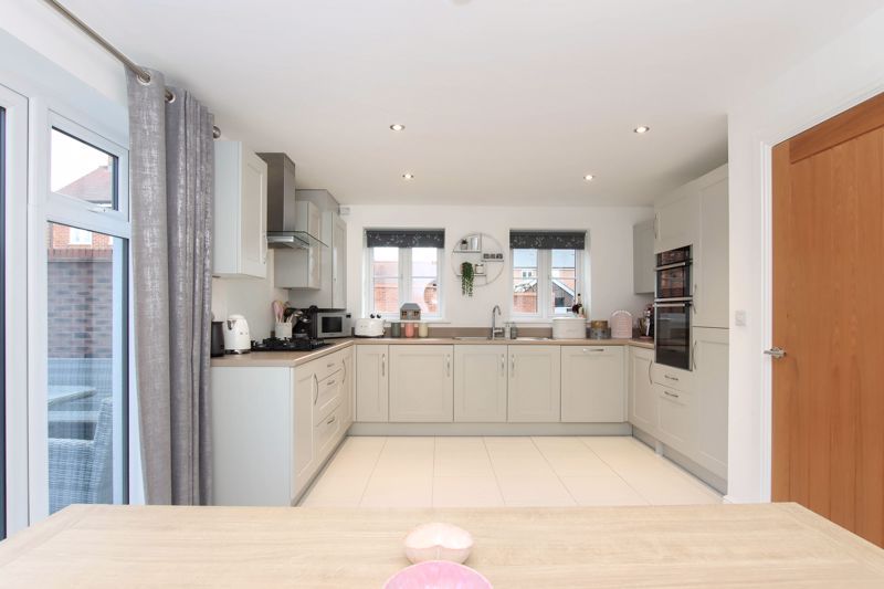 Property photo 3 of 17 Photo 11