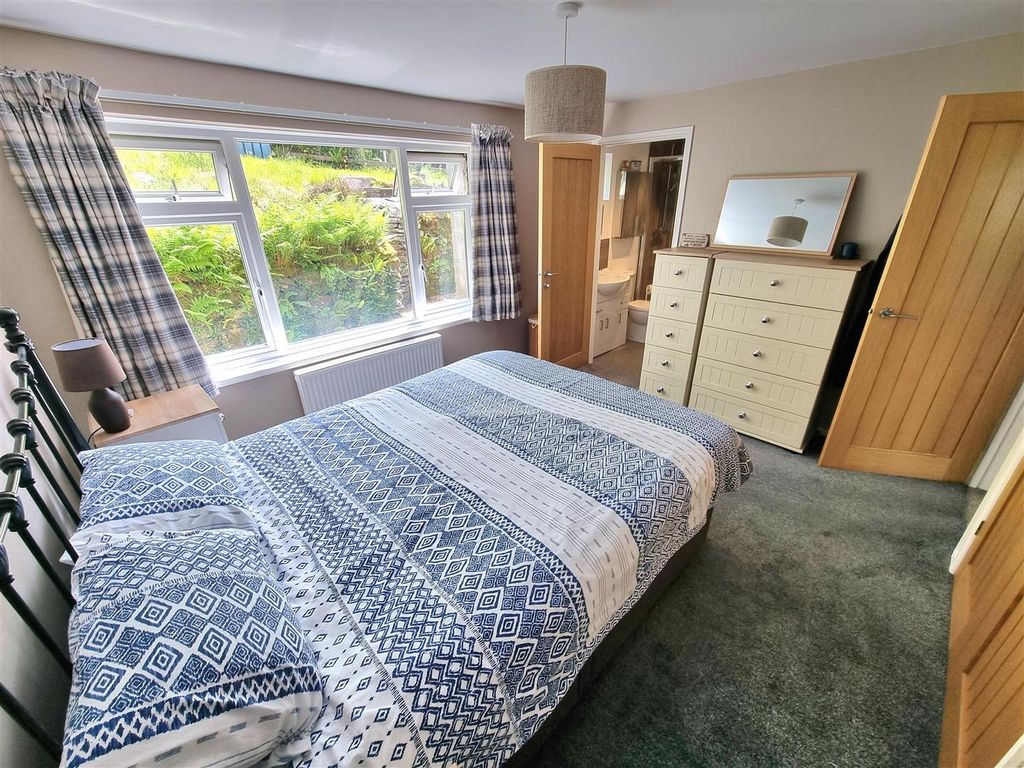 Property photo 3 of 24 Bed 1.Jpg