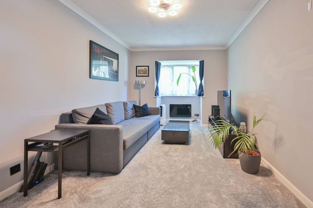 Property photo 3 of 11