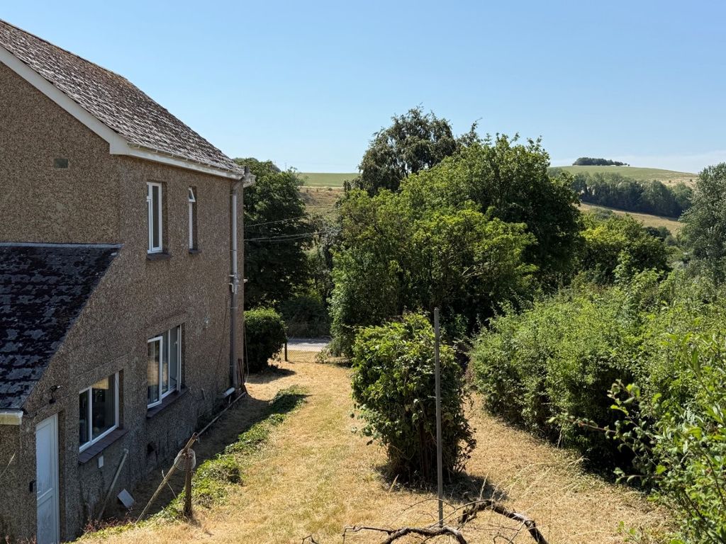 Property photo 3 of 12