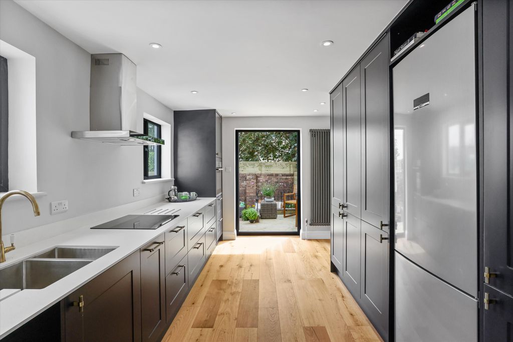 Property photo 3 of 43 Image