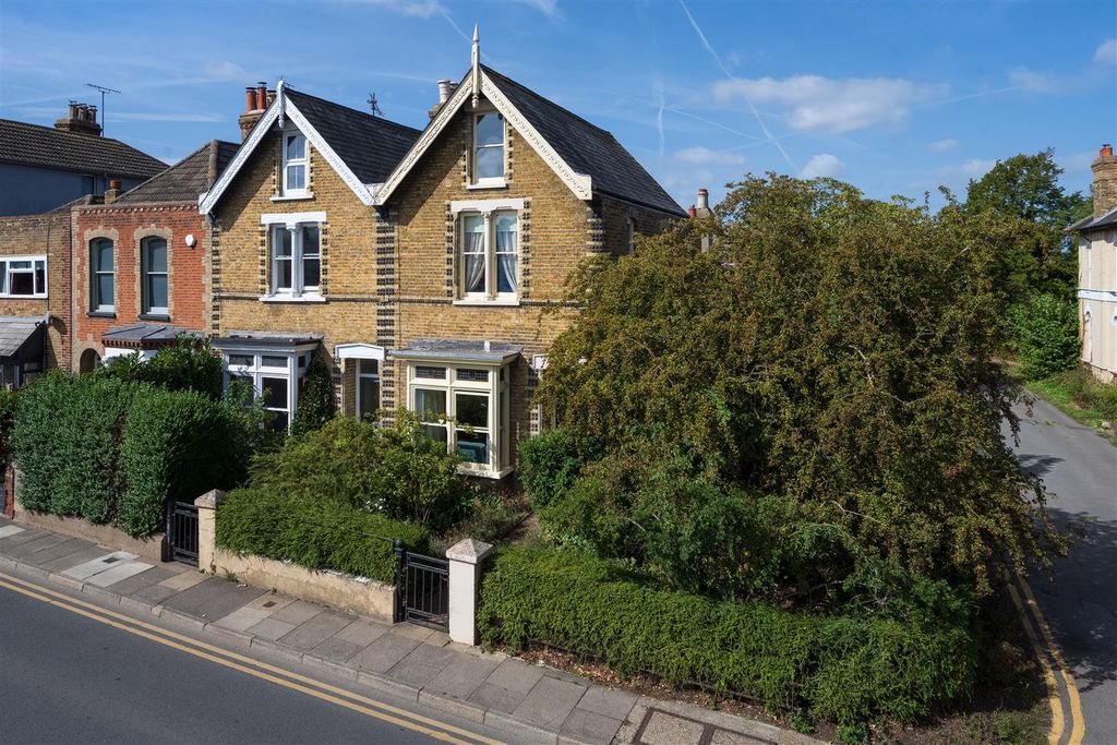 Property photo 1 of 25 Canterbury Road, Whitstable