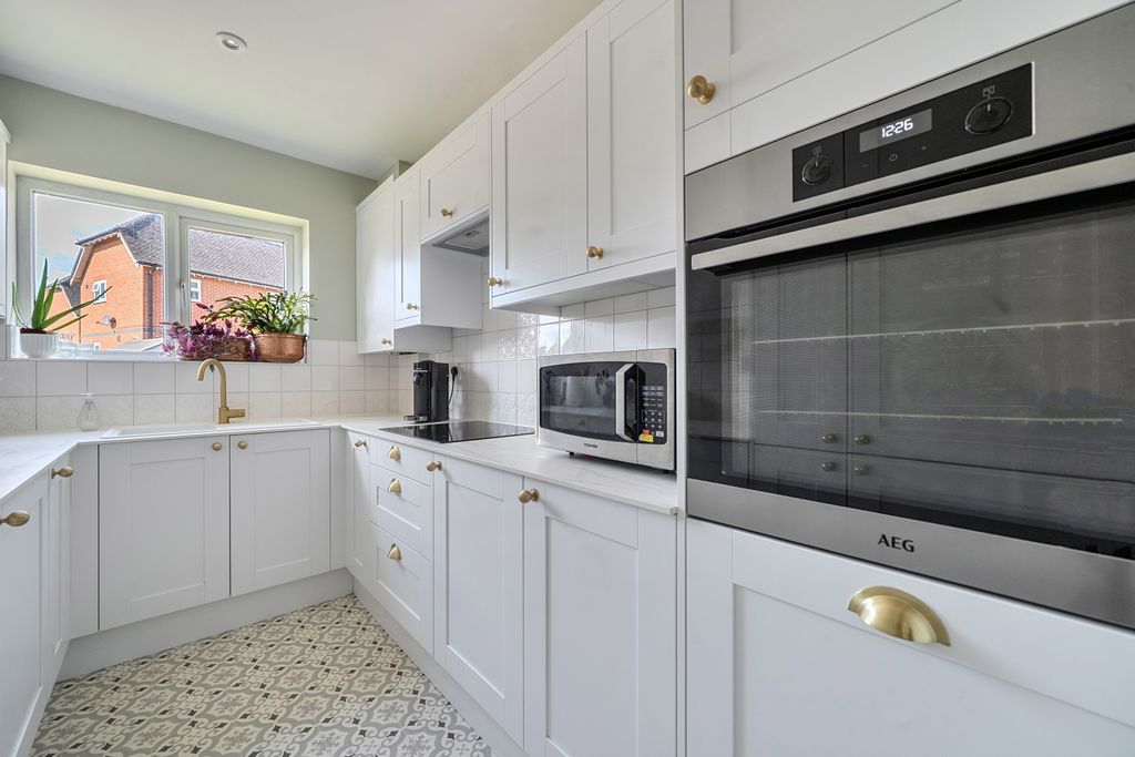 Property photo 3 of 16 Kitchen
