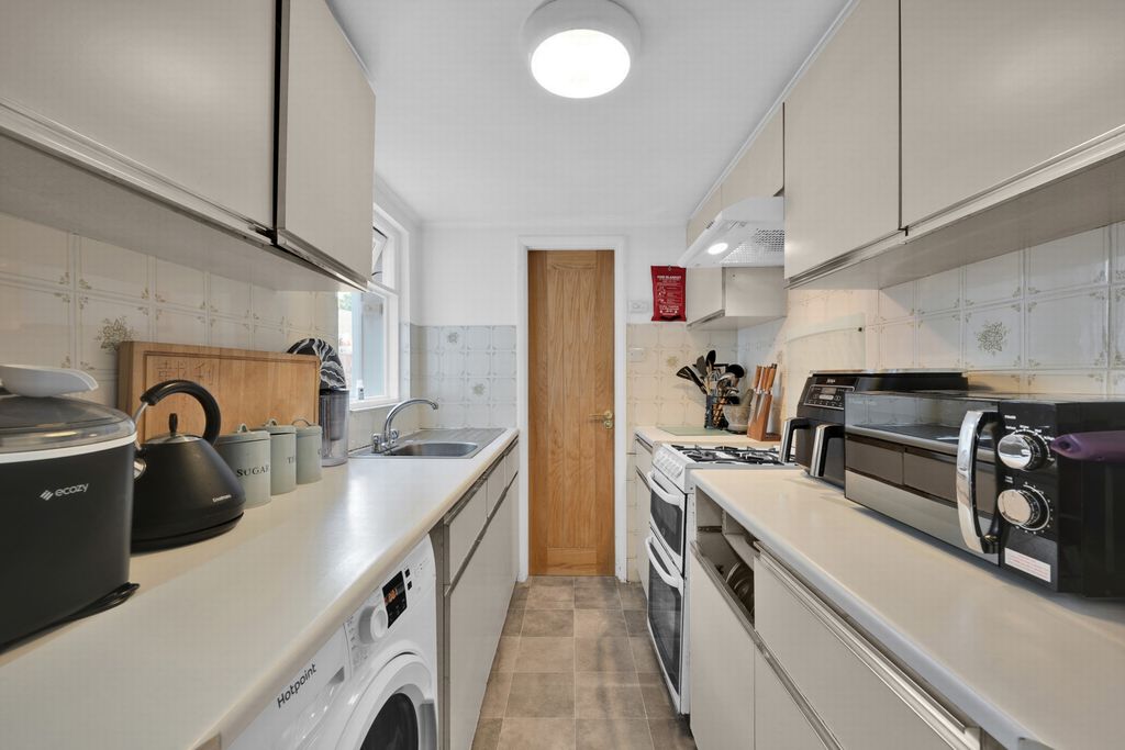 Property photo 2 of 12 Kitchen