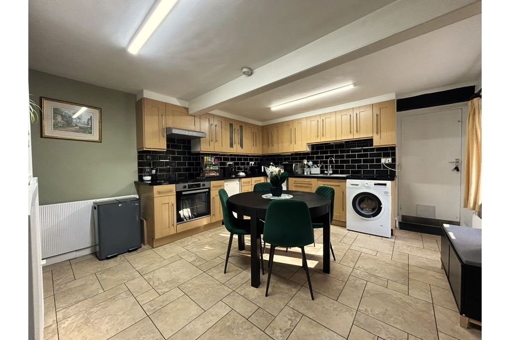 Property photo 2 of 29