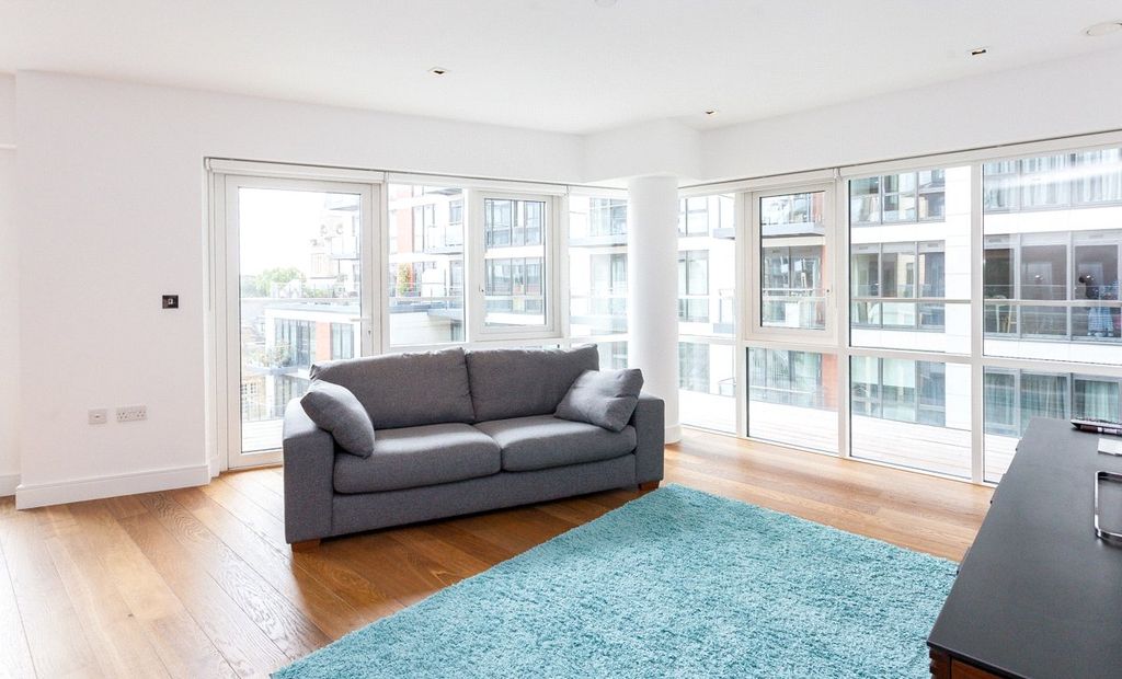 Property photo 2 of 17 Photo 3