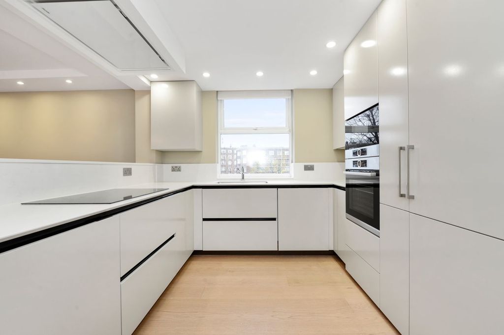 Property photo 3 of 13 3_5c1F5A