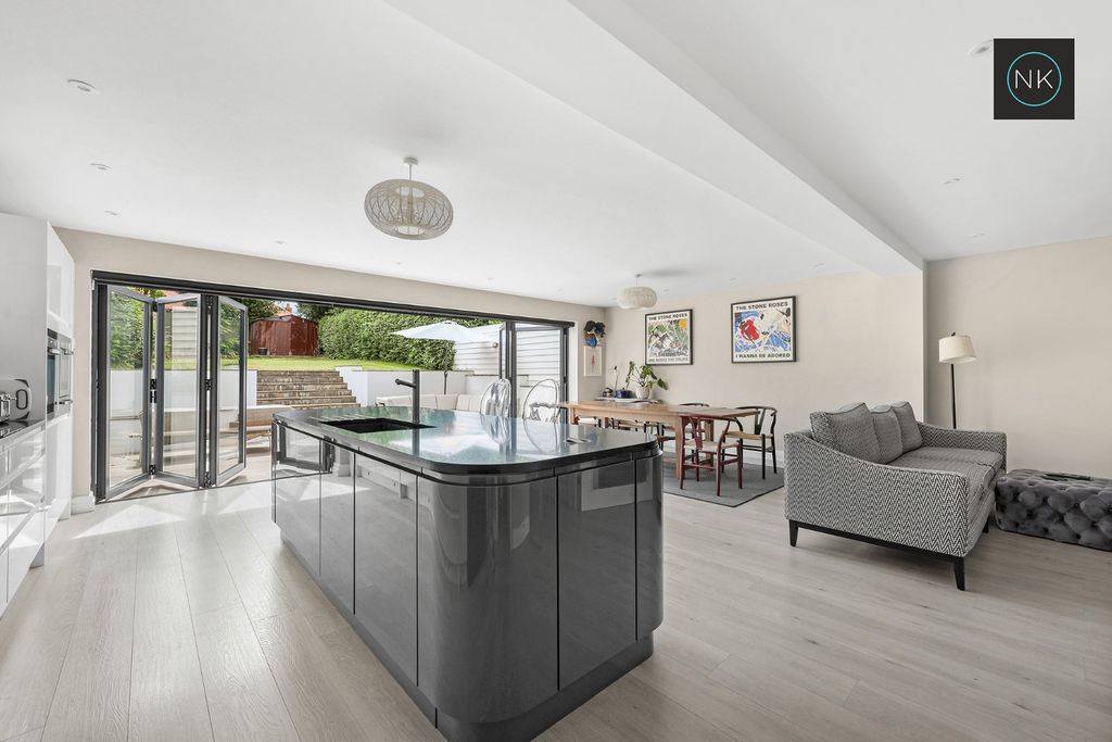 Property photo 2 of 30 5141703