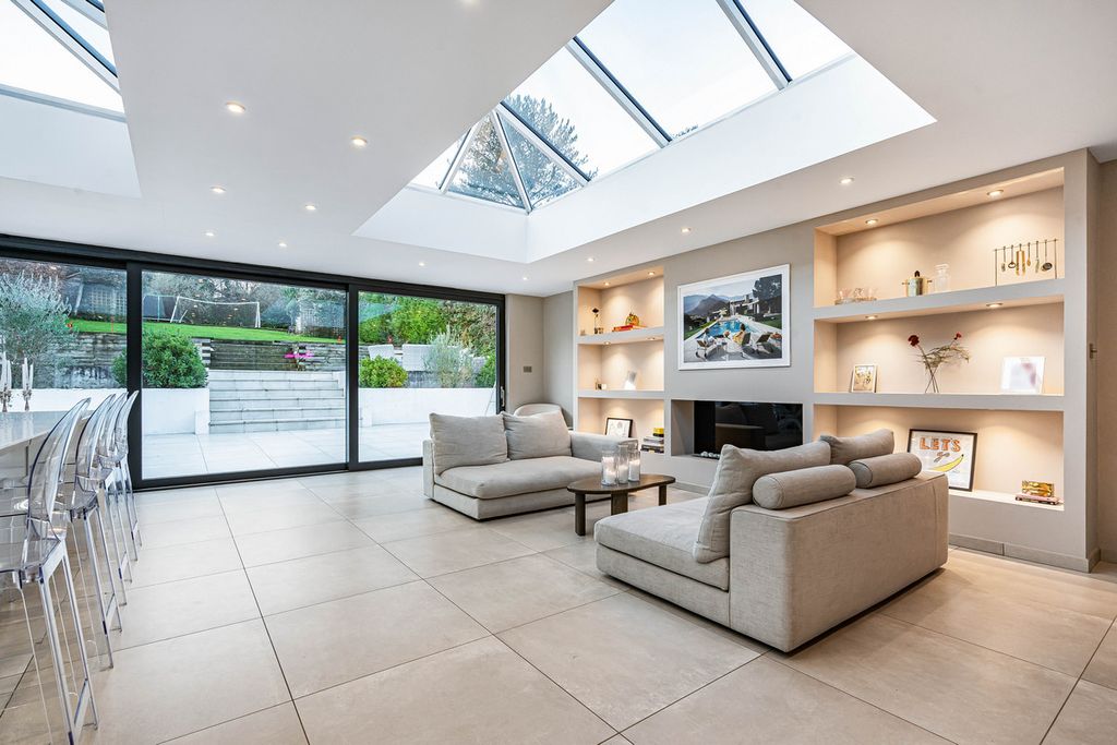 Property photo 2 of 45