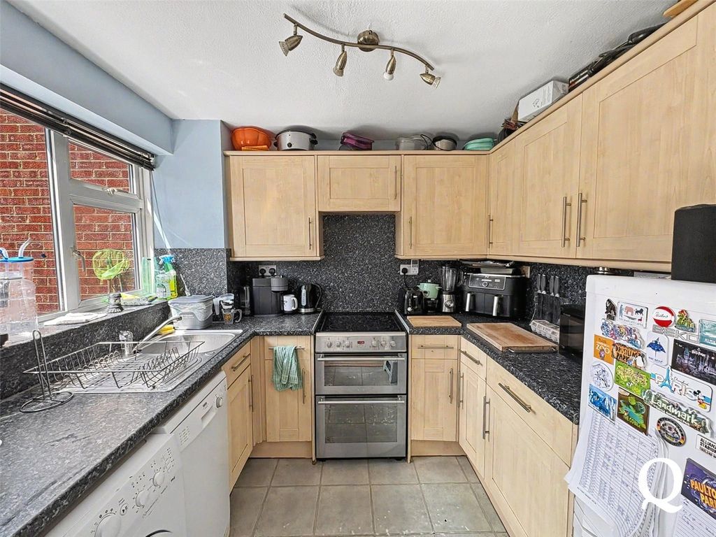 Property photo 2 of 12 Picture No. 10