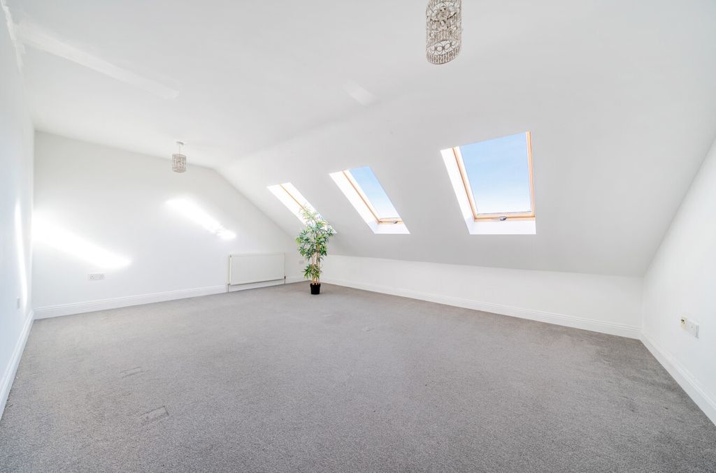 Property photo 3 of 8 1401751-8-6979Dcf...