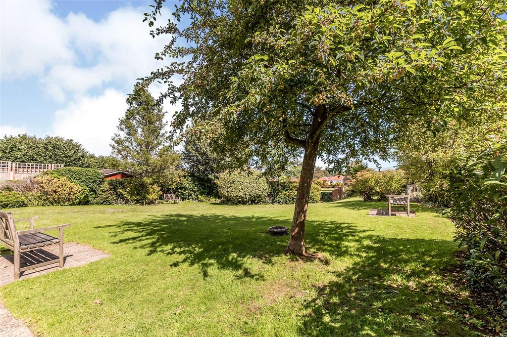 Property photo 3 of 9 Communal Gardens