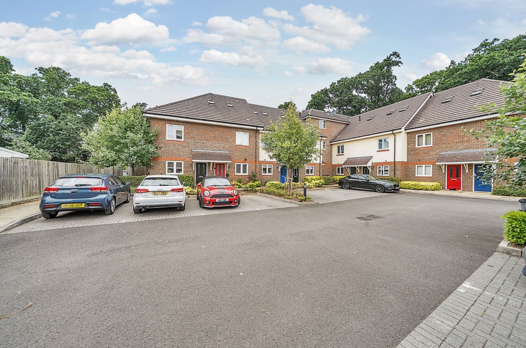 Property photo 1 of 10 1328957-8-6880E1B...