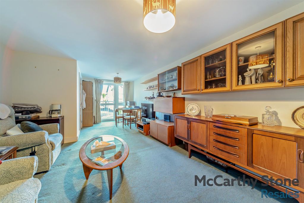 Property photo 1 of 31 8671567-Interior07-800.Jpg