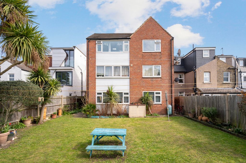 Property photo 1 of 10 Picture No. 12