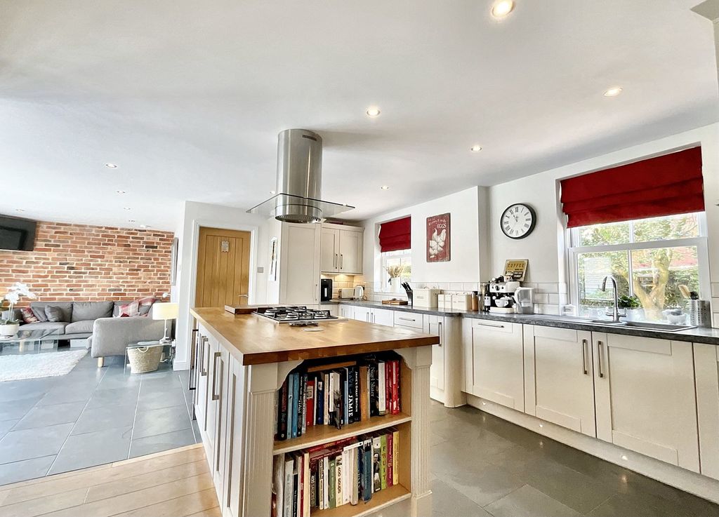 Property photo 2 of 38