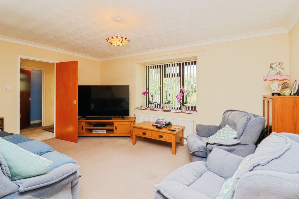 Property photo 2 of 19
