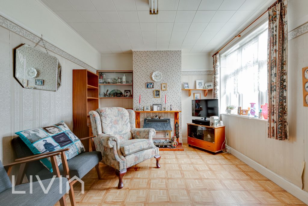 Property photo 2 of 12 121 Kynaston Avenue, Cr7 - 6