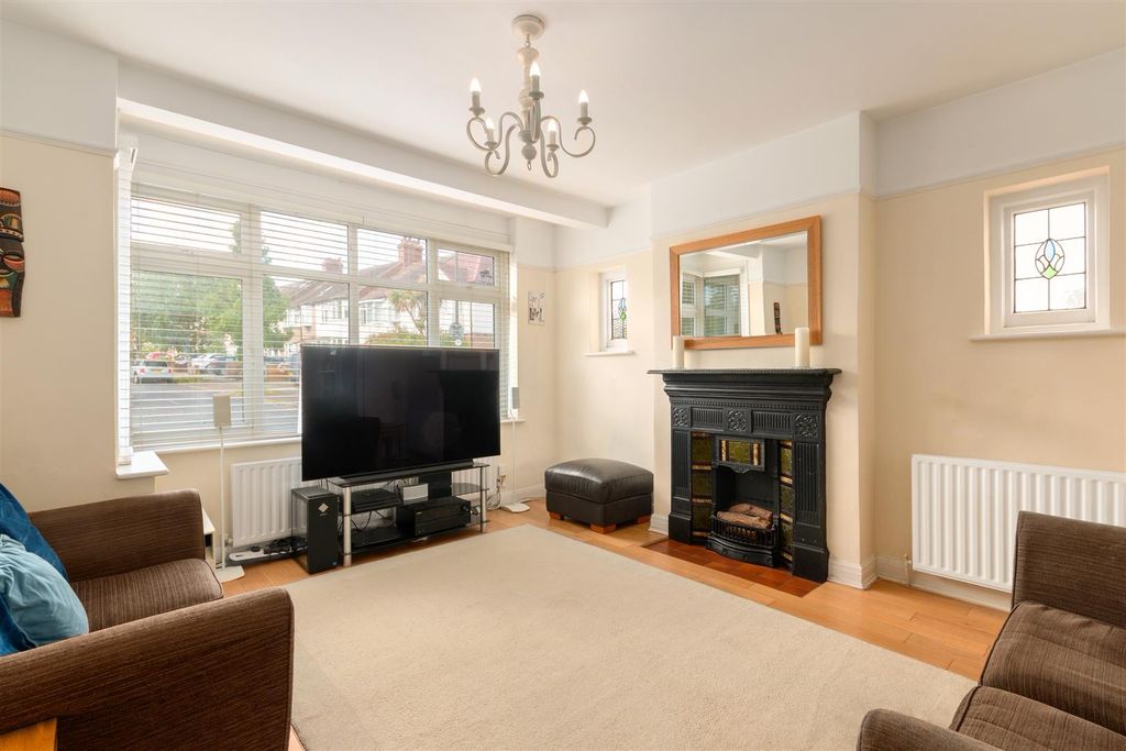Property photo 2 of 16 Cherrywood Lane